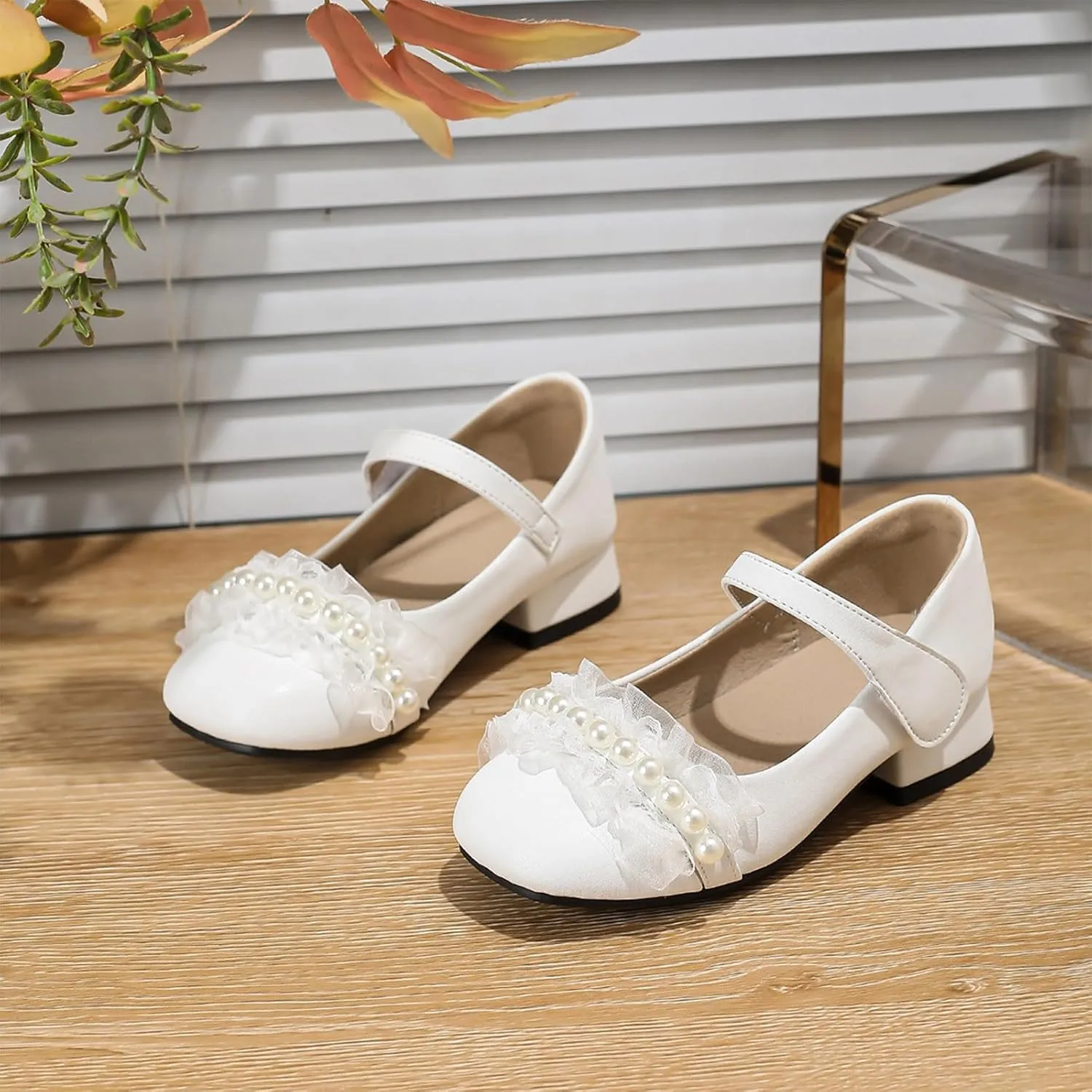 Girls Flower Sandal White Thick Heel French Mary Jane Girls High Heel Single Shoes Summer Shallow Mouth Versatile Small Leather Shoes