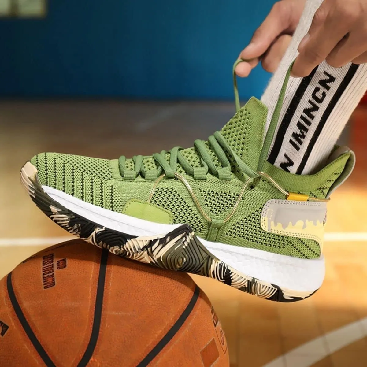 Men's Basketball Shoes with Fly Woven Mesh Breathable Straps Durable Sports Training Boots