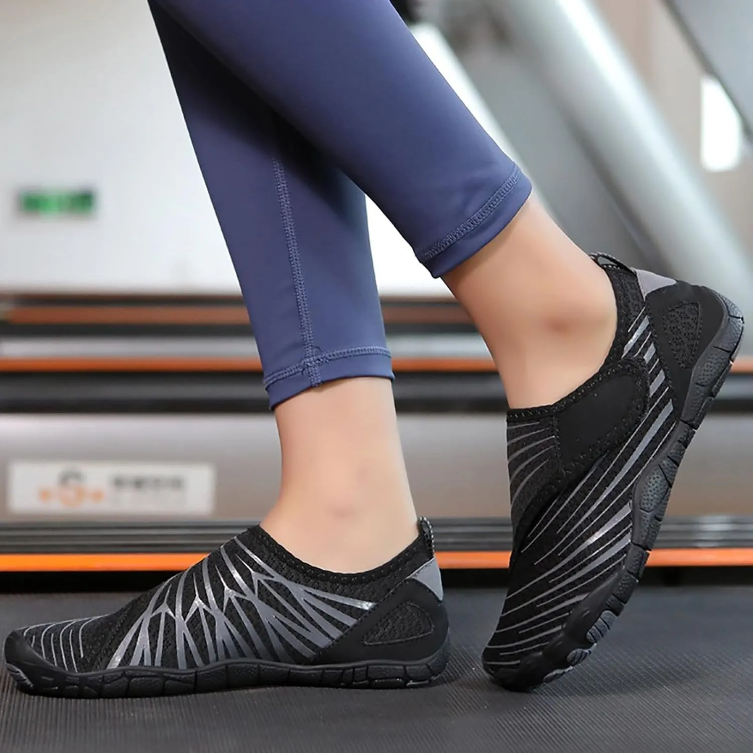 Women's Slip on Walking Shoes Non Slip Memory Foam Vintage Wide Running Shoes Breathable Gym Workout Shoes Ladies 2024 Fashion Sneakers